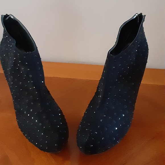 Shoes - Picture 4 of 4